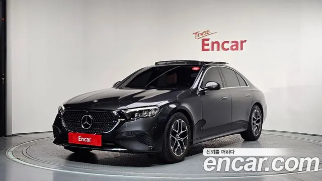 Mercedes-Benz E-Class 2025 — photo 1