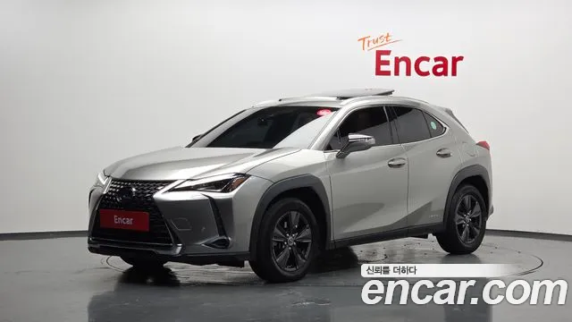 Lexus UX 2020 — photo 1