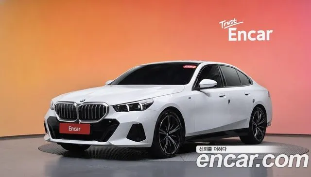 BMW 5-Series 2025 — photo 1