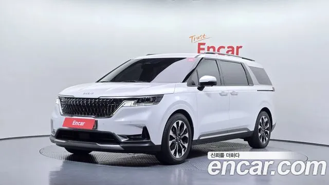 Kia Canival 2023 — photo 1