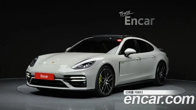 Porsche Panamera 2023 — photo 1