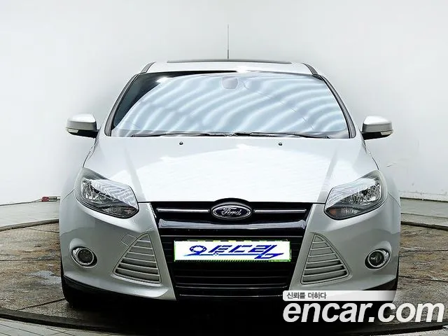 Ford Focus 2014 — photo 1