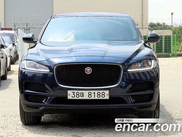 Jaguar F-PACE 2018 — photo 1