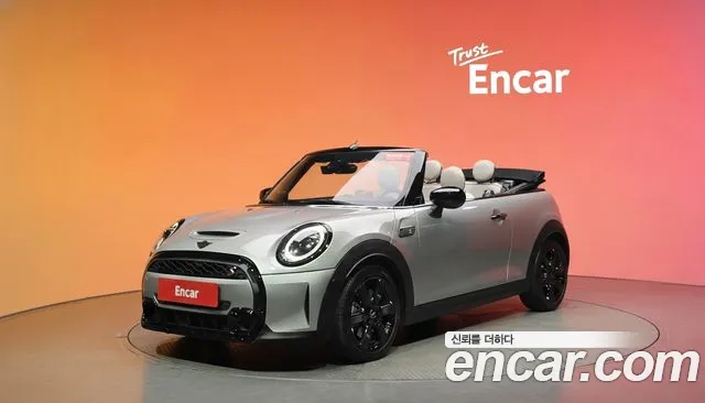 Mini Cooper Convertible 2023 — photo 1