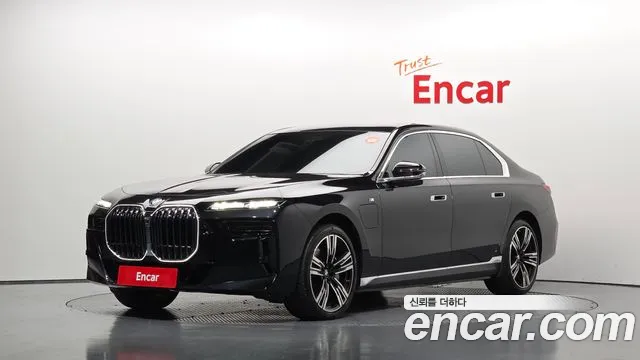 BMW 7-Series 2023 — photo 1