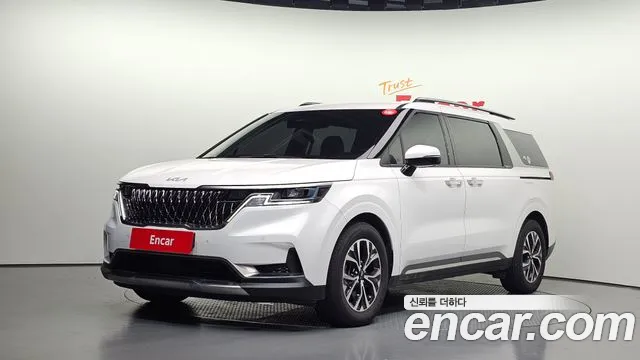 Kia Canival 2023 — photo 1
