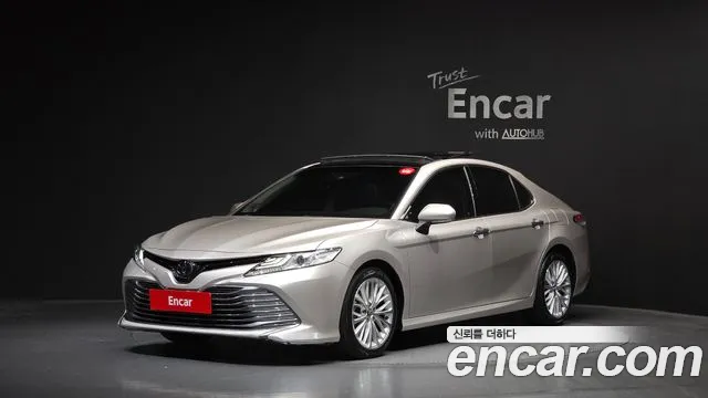 Toyota Camry 2019 — photo 1