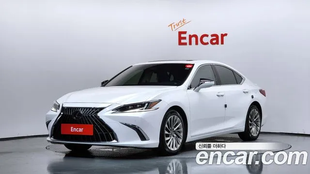 Lexus ES 2023 — photo 1