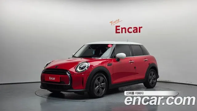 Mini Cooper 2023 — photo 1