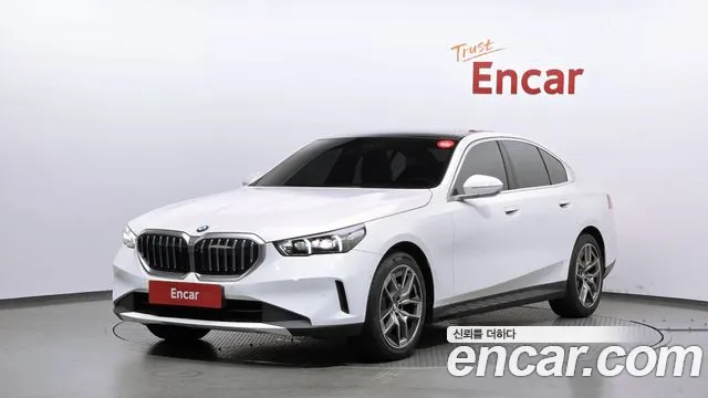 BMW 5-Series 2024 — photo 1