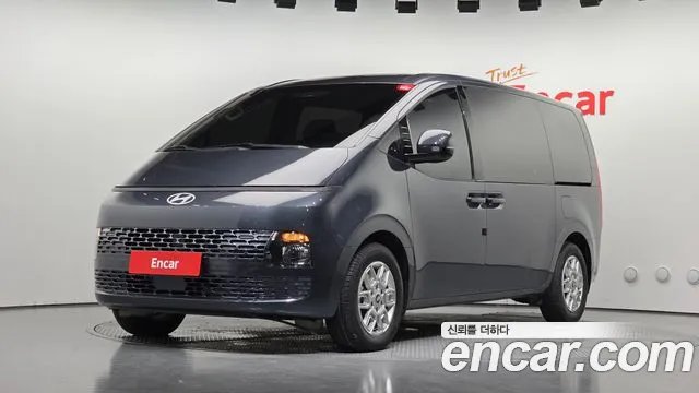 Hyundai Staria 2025 — photo 1