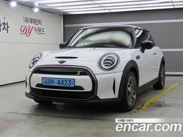 Mini Cooper 2023 — photo 1