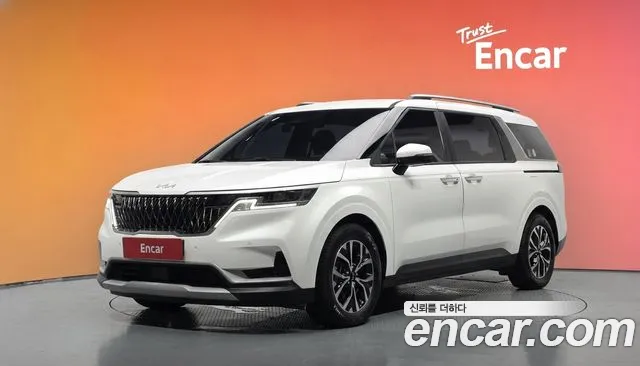 Kia Canival 2023 — photo 1