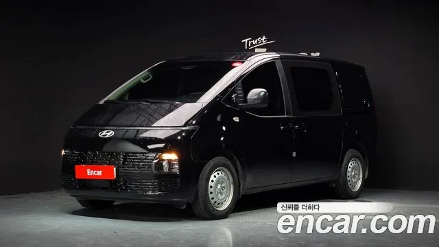 Hyundai Staria 2025 — photo 1