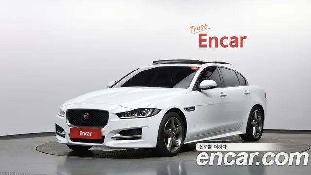 Jaguar XE 2019 — photo 1