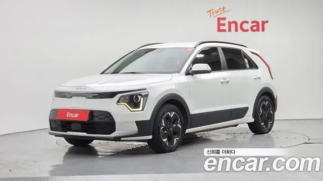 Kia Niro 2023 — photo 1