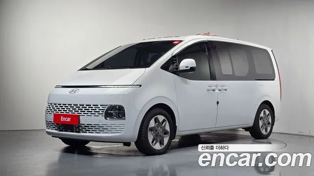 Hyundai Staria 2025 — photo 1