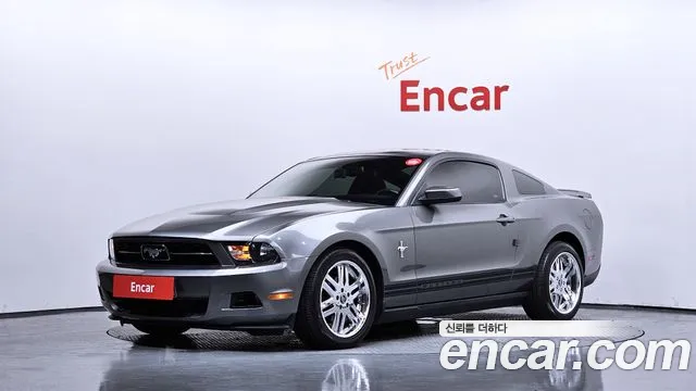 Ford Mustang 2010 — photo 1
