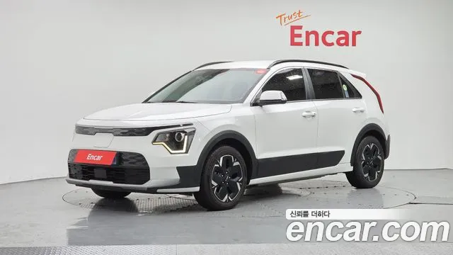 Kia Niro 2023 — photo 1