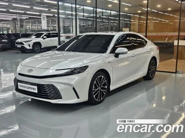 Toyota Camry 2025 — photo 1