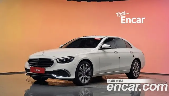Mercedes-Benz E-Class 2023 — photo 1