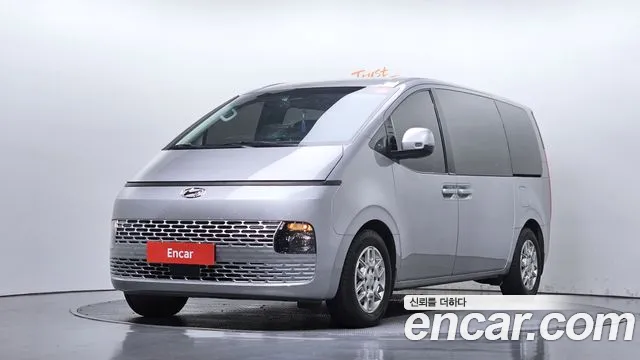 Hyundai Staria 2024 — photo 1
