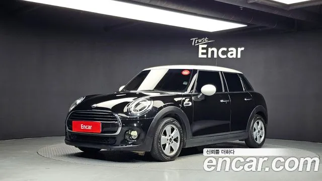 Mini Cooper 2019 — photo 1