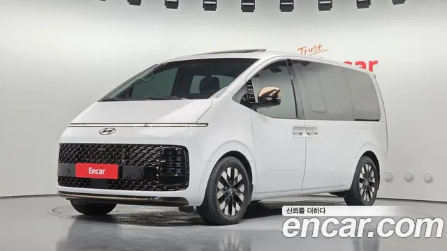 Hyundai Staria 2025 — photo 1