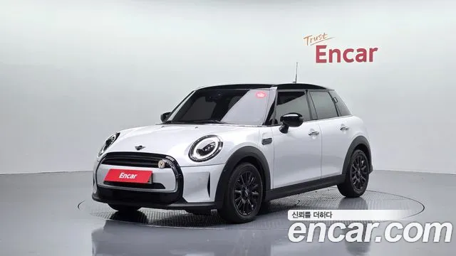 Mini Cooper 2024 — photo 1