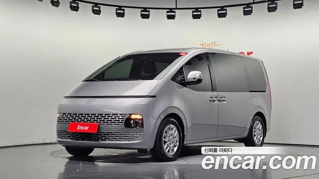Hyundai Staria 2022 — photo 1