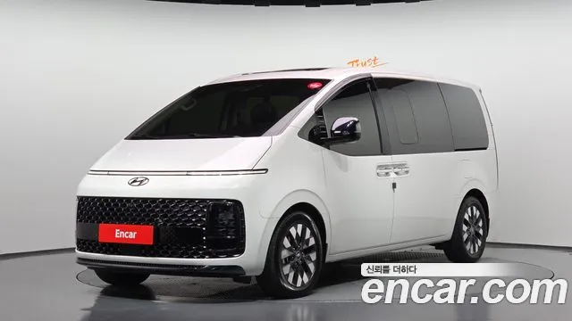 Hyundai Staria 2022 — photo 1