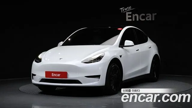Tesla Model Y 2023 — photo 1