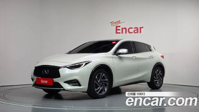 Infiniti Q30 2019 — photo 1