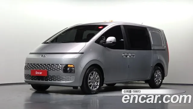 Hyundai Staria 2022 — photo 1