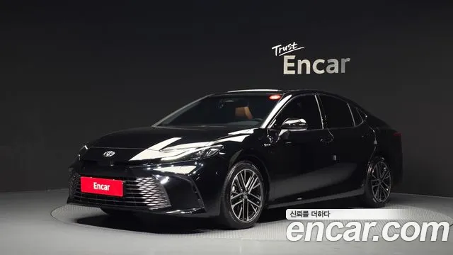 Toyota Camry 2025 — photo 1