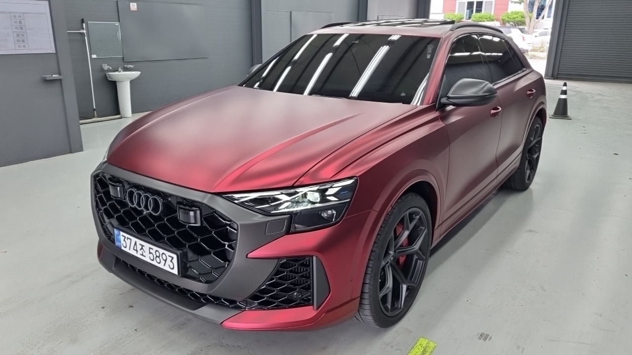 Audi RSQ8 2025 — photo 1