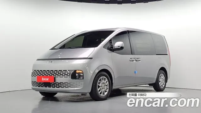 Hyundai Staria 2022 — photo 1