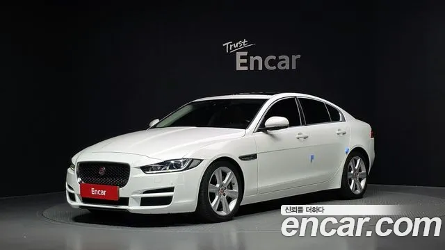 Jaguar XE 2019 — photo 1