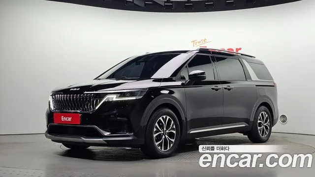 Kia Canival 2023 — photo 1