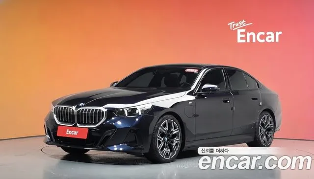 BMW 5-Series 2024 — photo 1