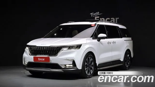 Kia Canival 2023 — photo 1