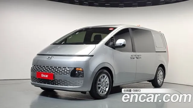 Hyundai Staria 2022 — photo 1