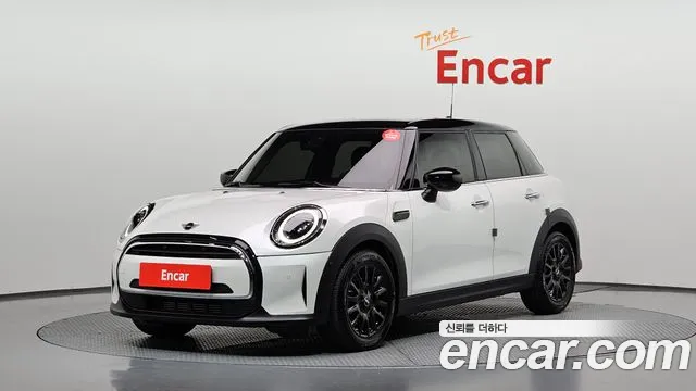Mini Cooper 2024 — photo 1