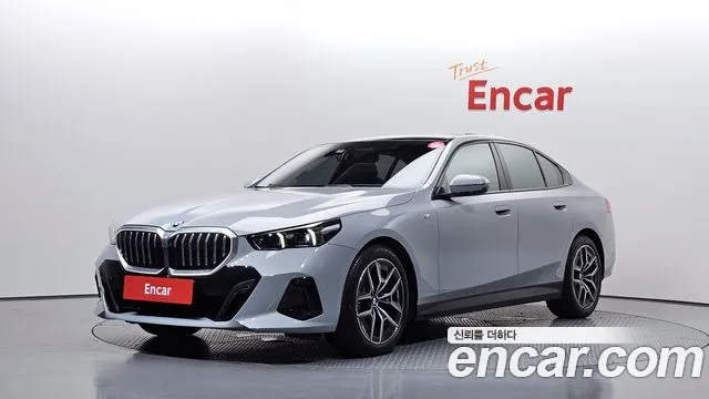 BMW 5-Series 2025 — photo 1