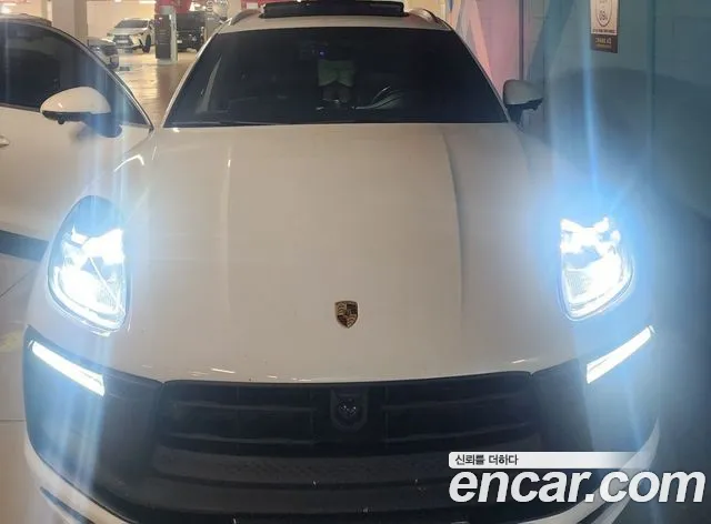 Porsche Macan 2015 — photo 1
