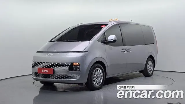 Hyundai Staria 2025 — photo 1