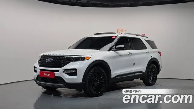 Ford Explorer 2022 — photo 1