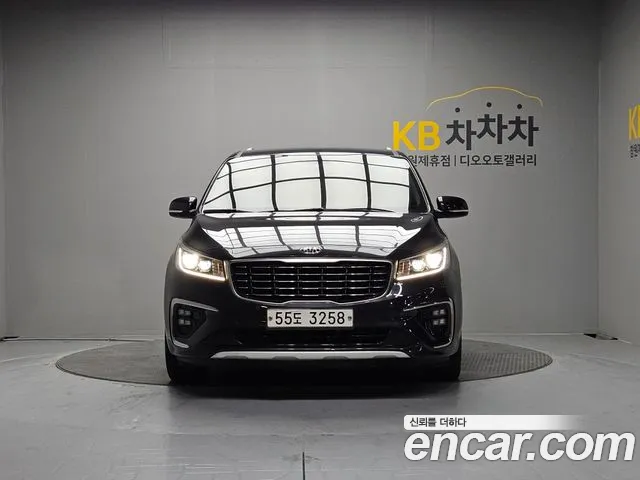 Kia Canival 2019 — photo 1