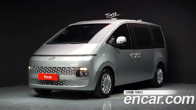 Hyundai Staria 2022 — photo 1
