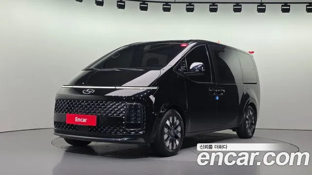 Hyundai Staria 2022 — photo 1